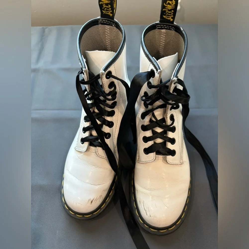 Doc Martens White Ribbon Lace Up Combat Boots Size 6 GUC - Picture 4 of 6